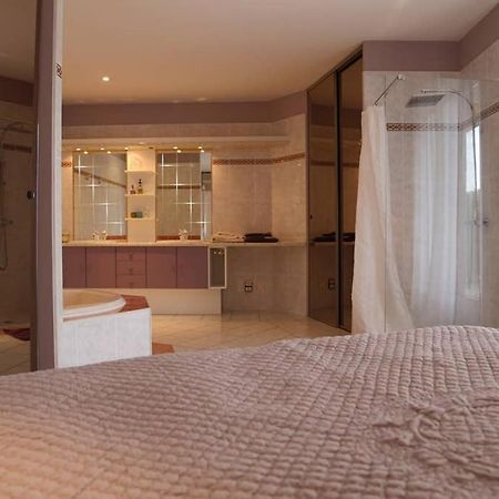 Elegante Villa De 180M3 Avec La Superbe Vue Connaux Kültér fotó