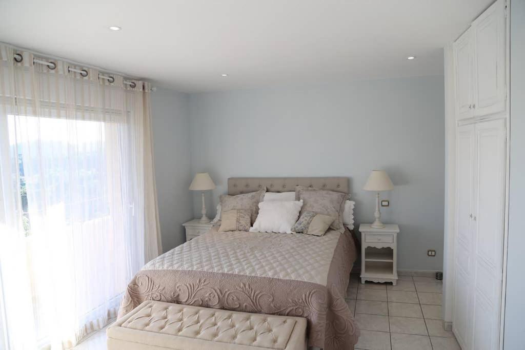 Elegante Villa De 180M3 Avec La Superbe Vue Connaux Kültér fotó